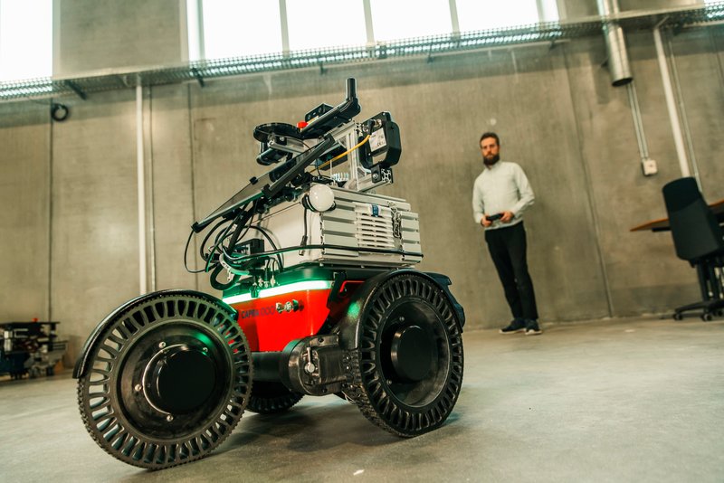 Mobile-logistics-robots